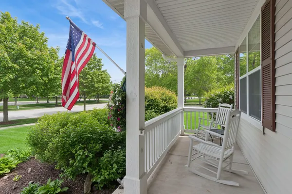 Property Slideshow image 2 of 21 | 772 bohannon cir, Oswego, IL, 60543