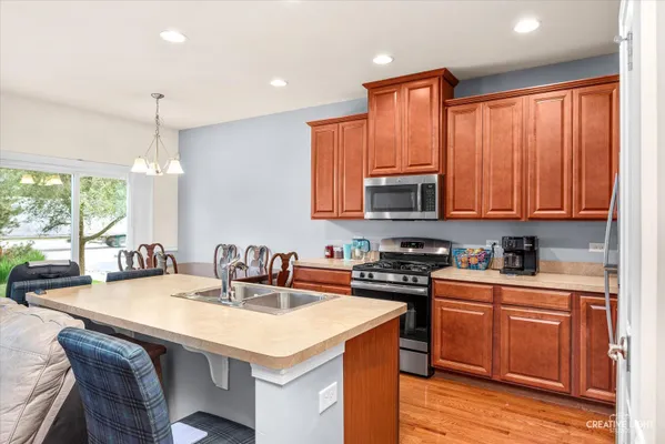 Property Slideshow image 2 of 16 | 1648 colchester ln, Aurora, IL, 60505