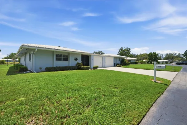Property Slideshow image 3 of 68 | 3626 medford ln 1537, Sarasota, FL, 34232
