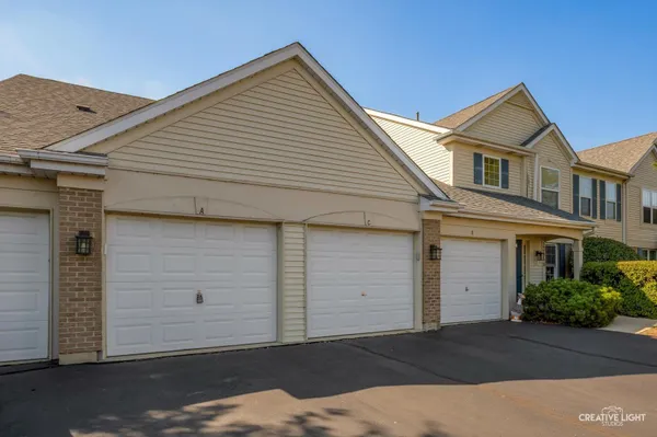 Property Slideshow image 2 of 17 | 13848 s balsam ln a, Plainfield, IL, 60544