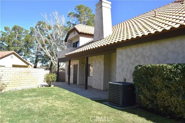 Property Slideshow image 2 of 25 | 19282 pine way, Apple Valley, CA, 92308