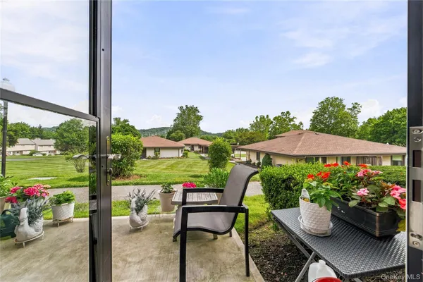 Property Slideshow image 2 of 46 | 18 hastings ct b, Yorktown, NY, 10598