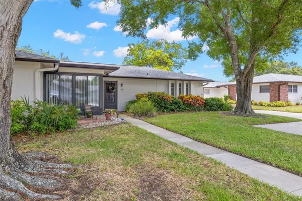 Property Slideshow image 3 of 36 | 1227 queen anne dr a, Palm Harbor, FL, 34684