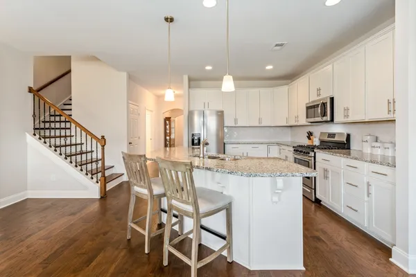 Property Slideshow image 2 of 40 | 867 meadowcrest way, Lebanon, TN, 37090
