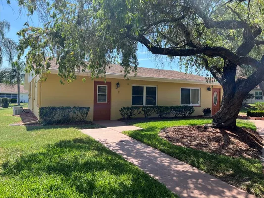 Property Slideshow image 2 of 50 | 401 dorchester pl apt 62, Sun City Center, FL, 33573