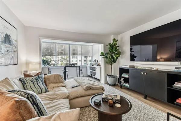 Property Slideshow image 2 of 16 | 620 edgewater dr 204, Dunedin, FL, 34698