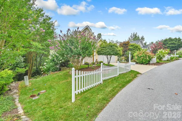 Property Slideshow image 3 of 42 | 230 carriage summitt way 2423, Hendersonville, NC, 28791