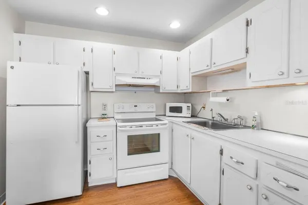 Property Slideshow image 3 of 25 | 1801 bedford ln 30, Sun City Center, FL, 33573