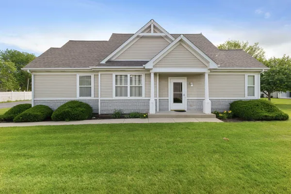 Property Slideshow image 2 of 25 | 2549 lincoln park ct 2549, Crest Hill, IL, 60403