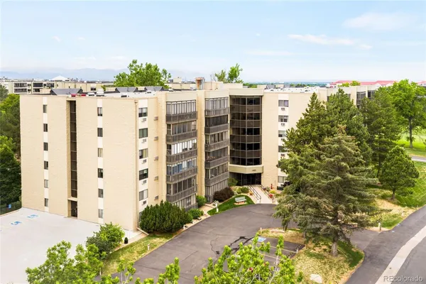 Property Slideshow image 2 of 27 | 14001 e marina dr 508, Aurora, CO, 80014