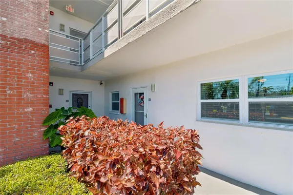 Property Slideshow image 3 of 77 | 5501 80th st 102, St Petersburg, FL, 33709