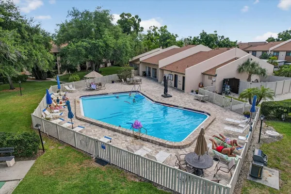 Property Slideshow image 2 of 35 | 2522 clubhouse dr 204, Sarasota, FL, 34232