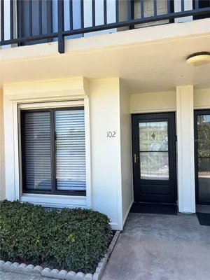 Property Slideshow image 2 of 34 | 6104 palma del mar blvd 102, St Petersburg, FL, 33715