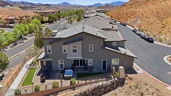 Property Slideshow image 2 of 39 | 152 kimberlite dr, Henderson, NV, 89011