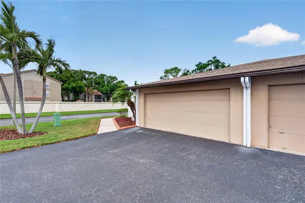 Property Slideshow image 2 of 51 | 3501 n village ct 220, Sarasota, FL, 34231