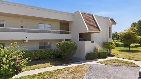 Property Slideshow image 2 of 41 | 7271 w country club dr 122, Sarasota, FL, 34243