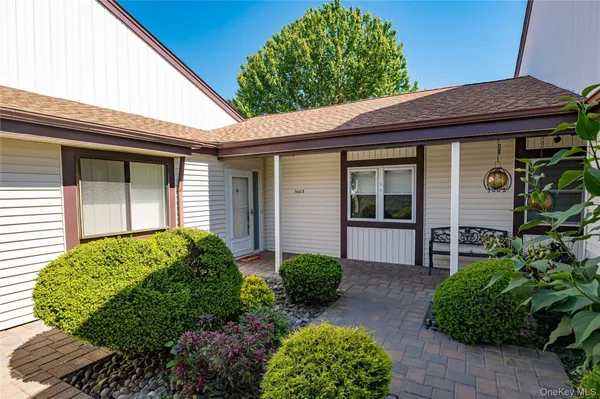 Property Slideshow image 3 of 34 | 1003 gotham dr, Smithtown, NY, 11780