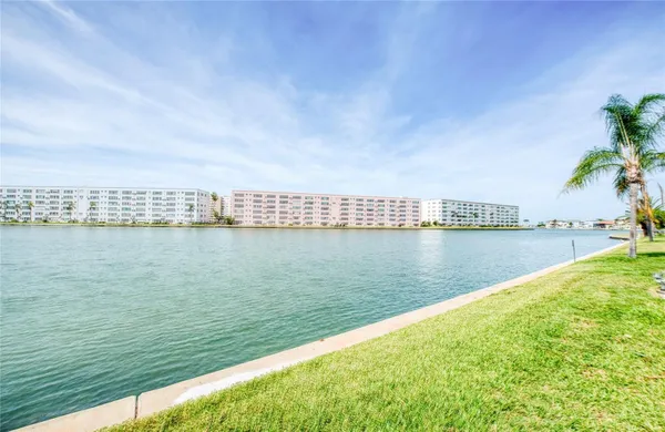 Property Slideshow image 2 of 76 | 5940 30th ave 115, Gulfport, FL, 33707