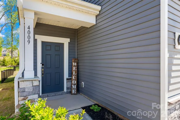 Property Slideshow image 2 of 31 | 4009 woodland view dr, Charlotte, NC, 28215