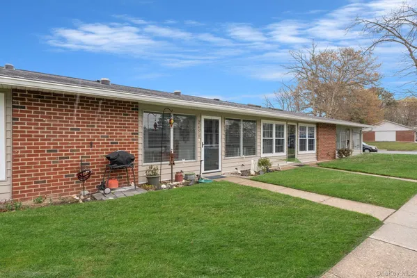 Property Slideshow image 3 of 34 | 265 newcastle ct b, Brookhaven, NY, 11961