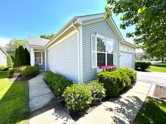 Property Slideshow image 3 of 28 | 21224 montclare lake dr, Crest Hill, IL, 60403