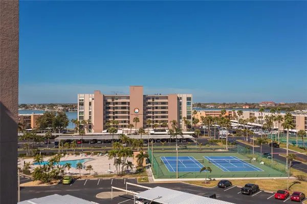 Property Slideshow image 2 of 31 | 7600 sun island dr 707, South Pasadena, FL, 33707