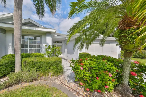 Property Slideshow image 3 of 42 | 902 mcdaniel st, Sun City Center, FL, 33573