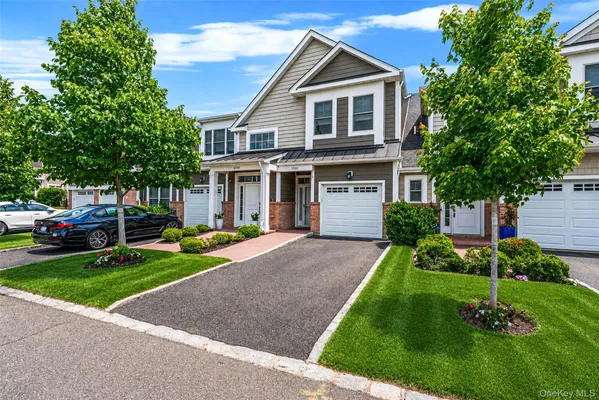 Property Slideshow image 2 of 41 | 52102 beech tree ln, Oyster Bay, NY, 11803