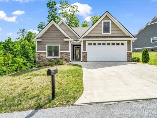 Property Slideshow image 2 of 40 | 221 millbrae loop, Hendersonville, NC, 28791