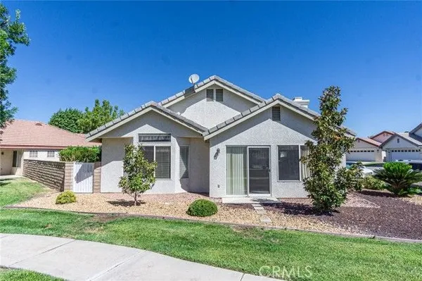Property Slideshow image 2 of 44 | 19581 saint andrews way, Apple Valley, CA, 92308