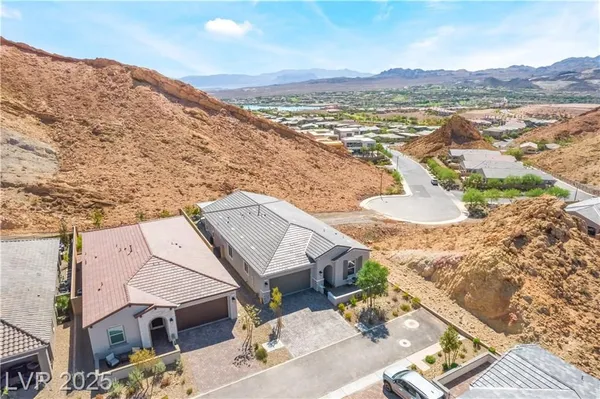 Property Slideshow image 2 of 80 | 68 cathedral wash pl, Henderson, NV, 89011