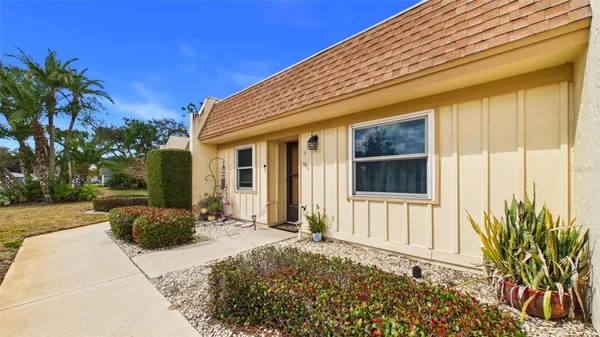 Property Slideshow image 2 of 26 | 11117 pembridge ct 2, Port Richey, FL, 34668