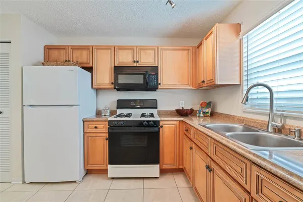 Property Slideshow image 3 of 20 | 5356 81st st n apt 26, Saint Petersburg, FL, 33709