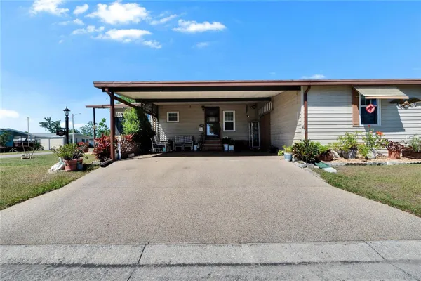 Property Slideshow image 2 of 44 | 4910 loch ness dr, Lakeland, FL, 33810