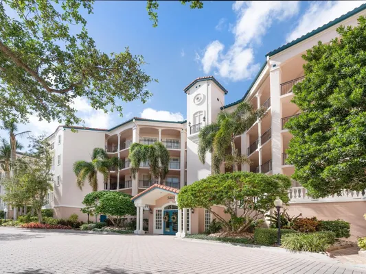 Property Slideshow image 2 of 38 | 5440 eagles point cir 405, Sarasota, FL, 34231