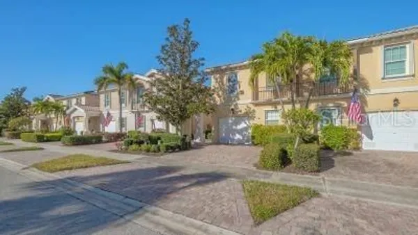 Property Slideshow image 2 of 35 | 1500 burgos dr, Sarasota, FL, 34238