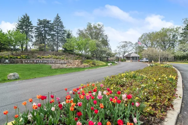 Property Slideshow image 3 of 40 | 59 cedar rdg, Lake Barrington, IL, 60010