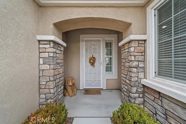 Property Slideshow image 2 of 32 | 19484 biltmore rd, Apple Valley, CA, 92308