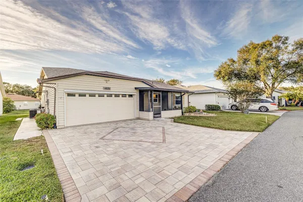 Property Slideshow image 2 of 33 | 1635 colonnades cir, Lakeland, FL, 33811