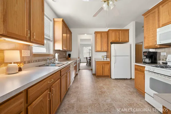 Property Slideshow image 3 of 21 | 739 bohannon cir, Oswego, IL, 60543