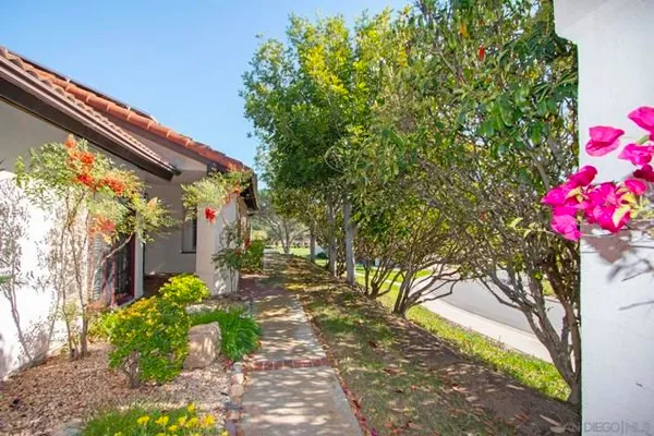 Property Slideshow image 3 of 37 | 12815 camino ramilette, San Diego, CA, 92128