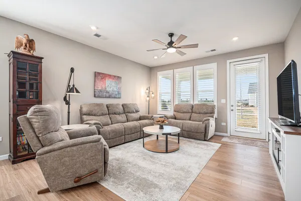 Property Slideshow image 3 of 40 | 3207 dove mountain dr, Aurora, IL, 60503