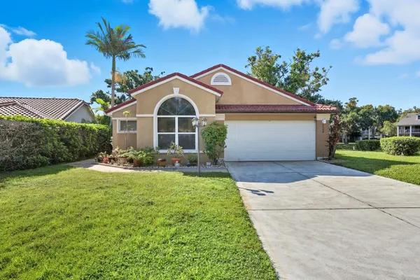 Property Slideshow image 2 of 50 | 5508 gardens dr, Sarasota, FL, 34243