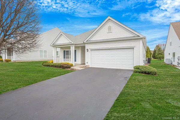 Property Slideshow image 2 of 43 | 16 oakhurst ct, Brookhaven, NY, 11766