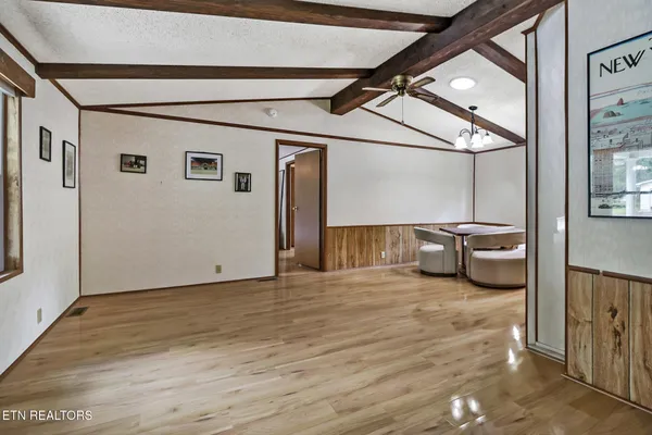 Property Slideshow image 3 of 28 | 20 robin hood ln, Crossville, TN, 38558