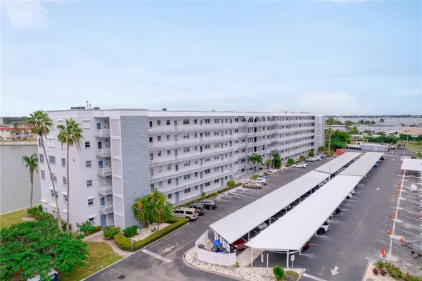 Property Slideshow image 2 of 30 | 5925 shore blvd 606, Gulfport, FL, 33707