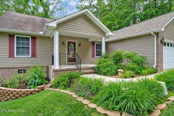 Property Slideshow image 3 of 24 | 348 lakeview dr, Crossville, TN, 38558