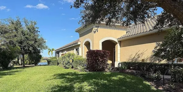 Property Slideshow image 2 of 35 | 1320 backspin dr, Englewood, FL, 34223