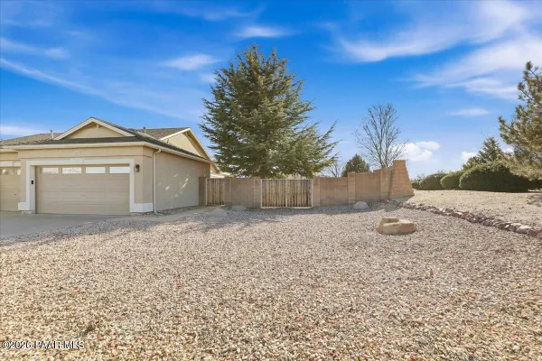 Property Slideshow image 3 of 42 | 7419 n windy walk way, Prescott Valley, AZ, 86315