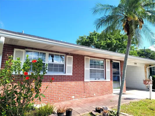 Property Slideshow image 2 of 21 | 4999 springwood ct, Pinellas Park, FL, 33782